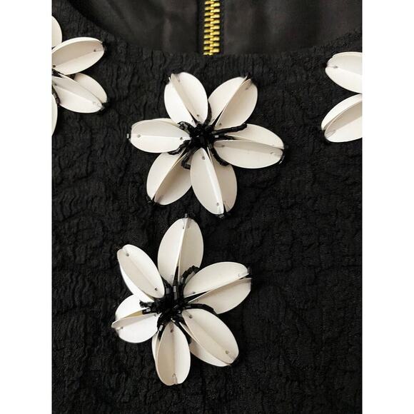 Draper James Women's Black Sheath Textured Dress White Floral Embellishments - Picture 6 of 8